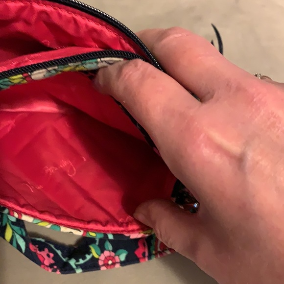 Vera Bradley bag 10 x 7. - Picture 4 of 6